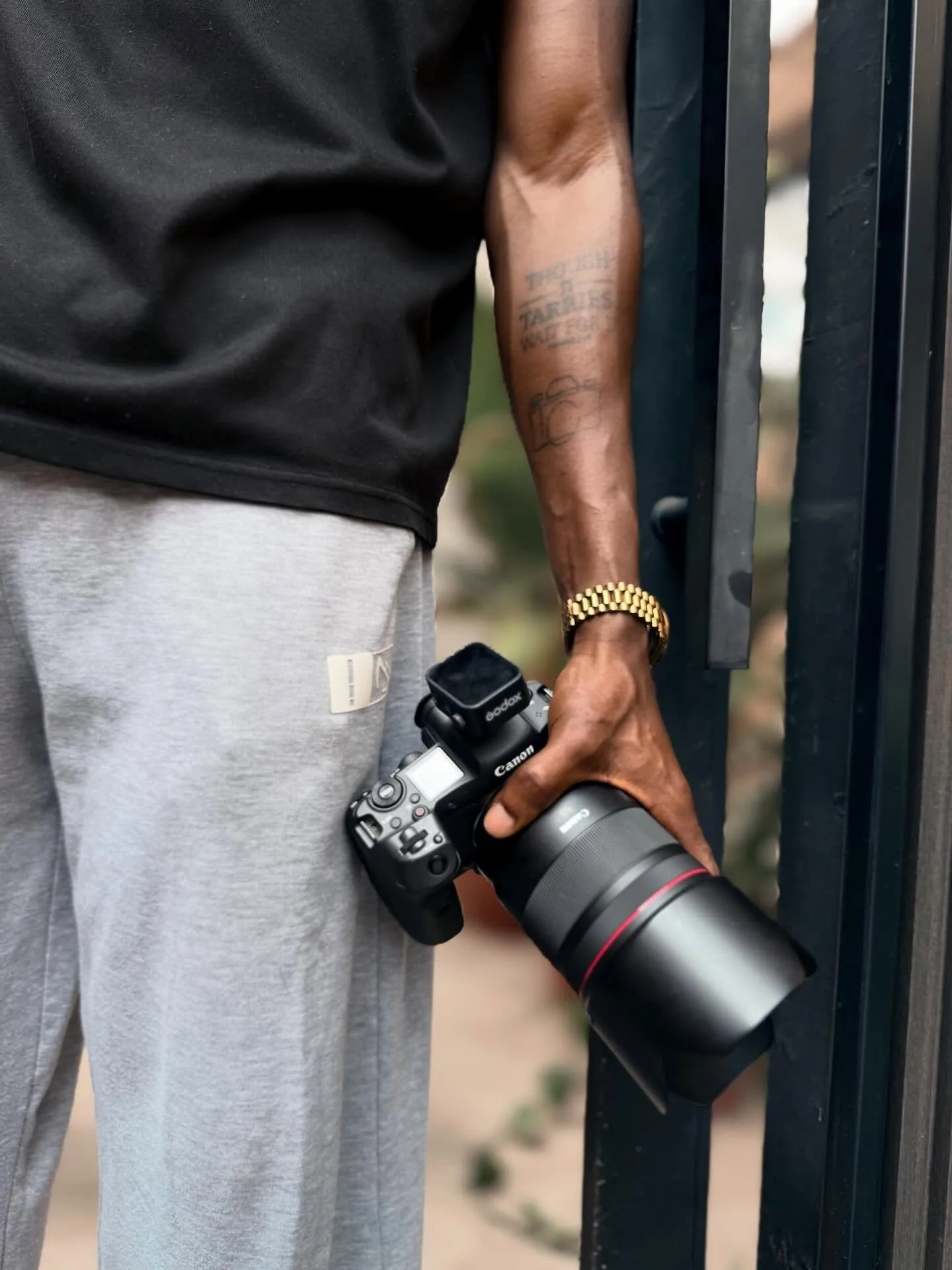 Desanmi holding his camera